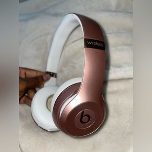 Beats - Rose Gold Solo3 Wireless headphones